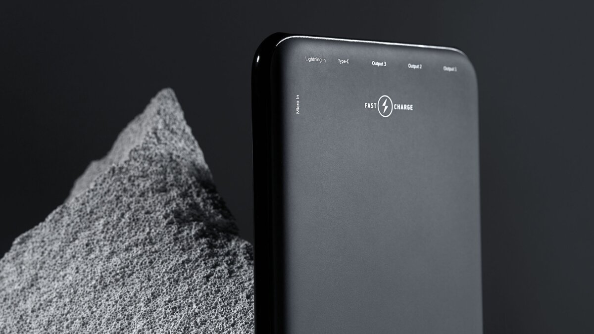 Powerbank Rombica NEO NS240 Black Quick с возможностью быстрой зарядки