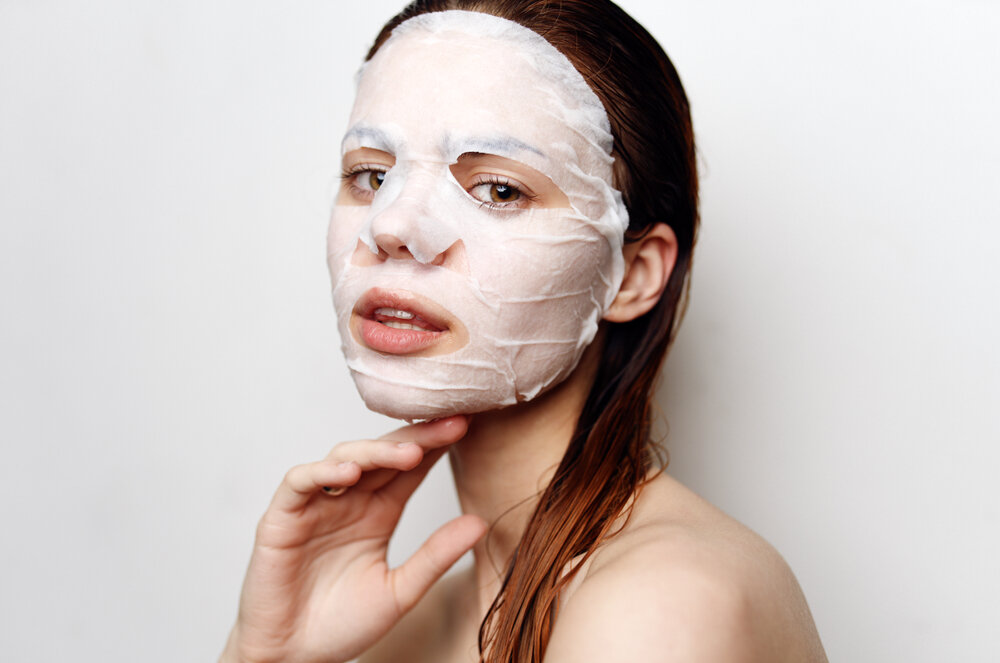 Примерно так выглядит девушка, когда делает карбокситерапию дома)