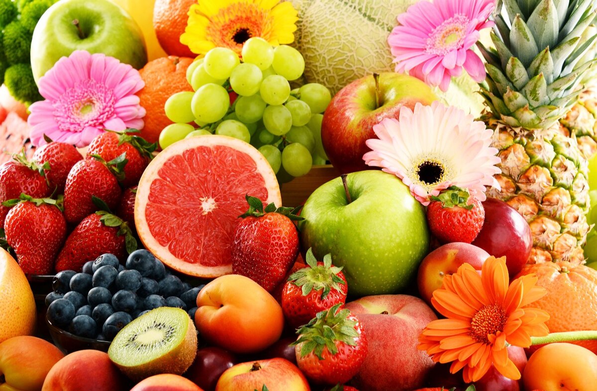 Фрукты содержат в себе, практически, все питательные вещества, необходимые человеку.