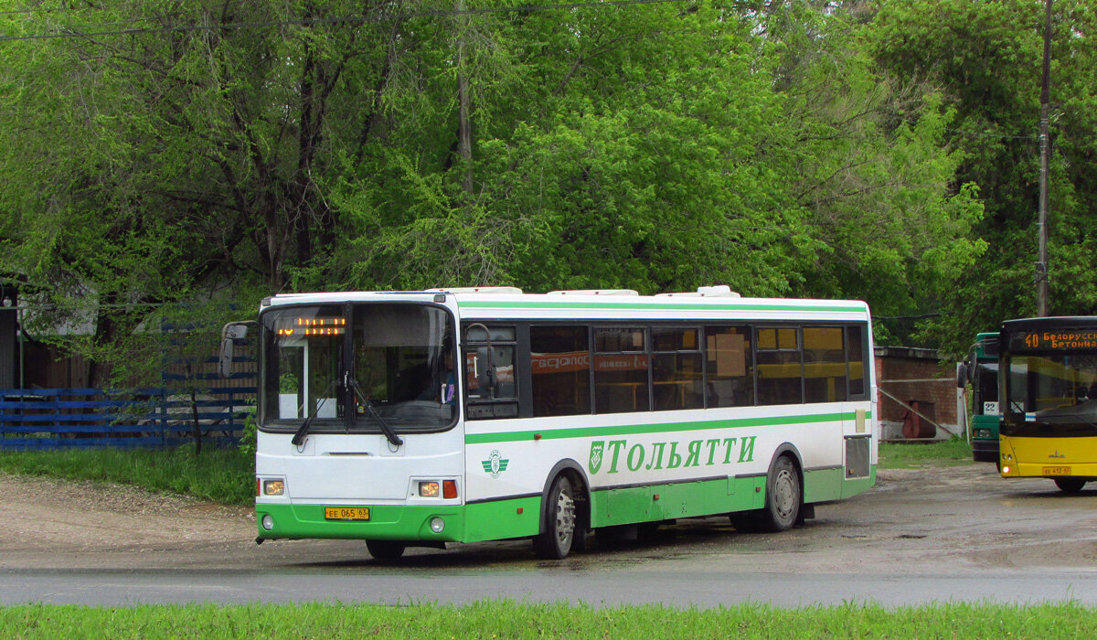 Автобус ЛиАЗ-5256.53 № ЕЕ 065 63, на маршруте 13 "Стадион Торпедо - Белорусская улица"