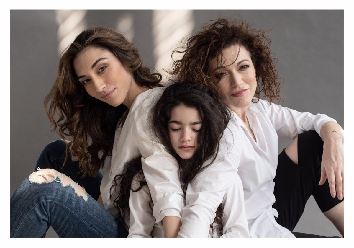 фото: с дочерьми Александрой и Ксенией