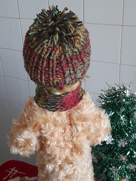 Вязаный комплект из шапки и шарфа "Зимний подарок". Февраль, 2022.