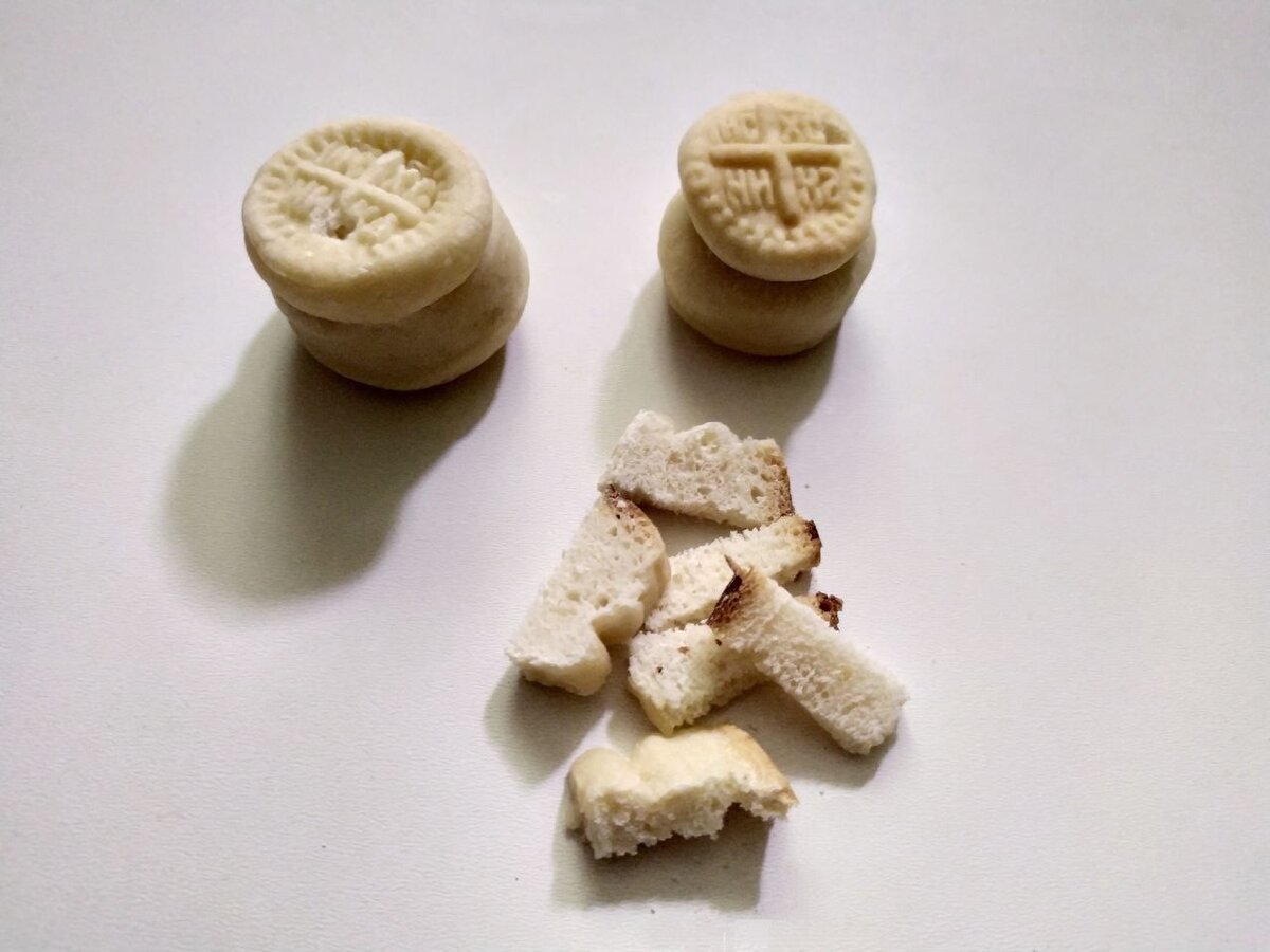 Выбрасывать черствую просфиру грешно 