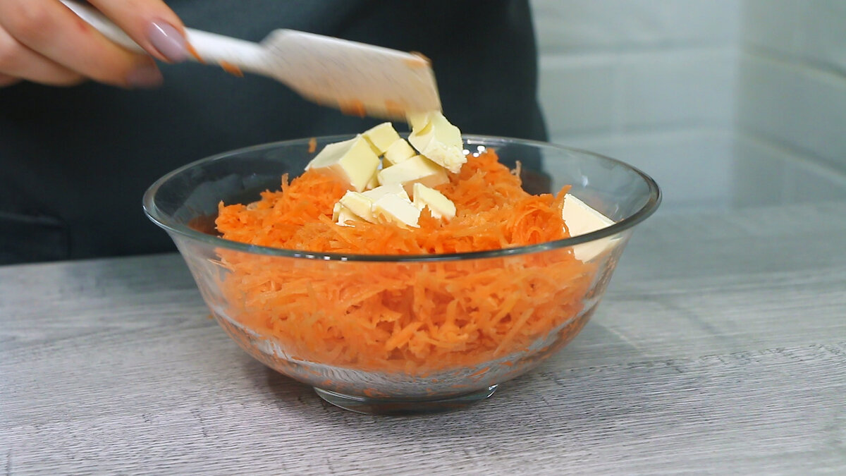 Творожная запеканка с морковью и изюмом в духовке