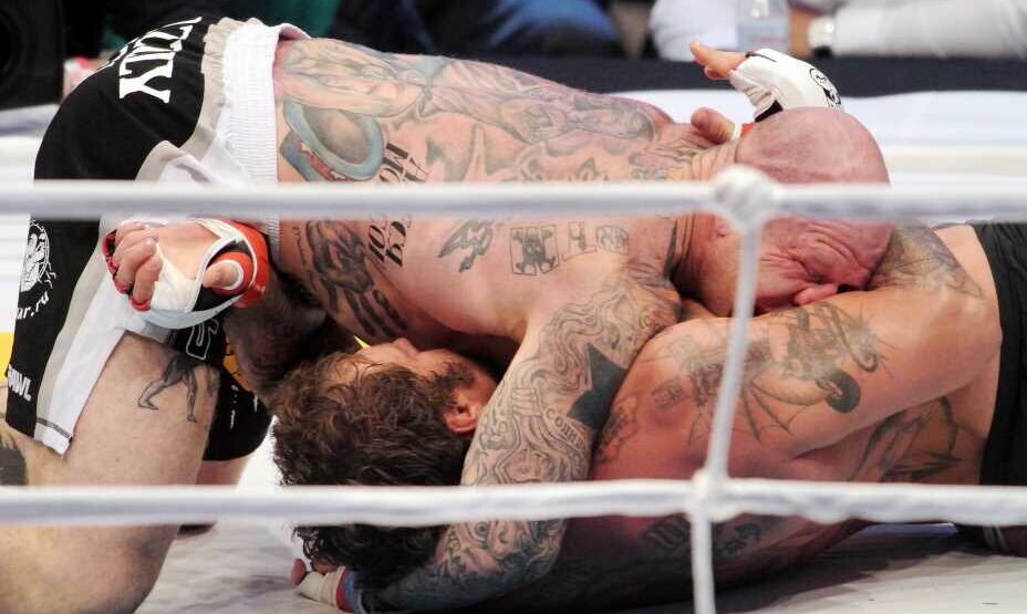    Бой между Александром Емельяненко и Джеффом Монсоном закончился поражением русского американца. Фото: ТАСС