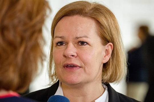   Глава МВД Германии Фезер предупредила о возможных атаках на газовые терминалы