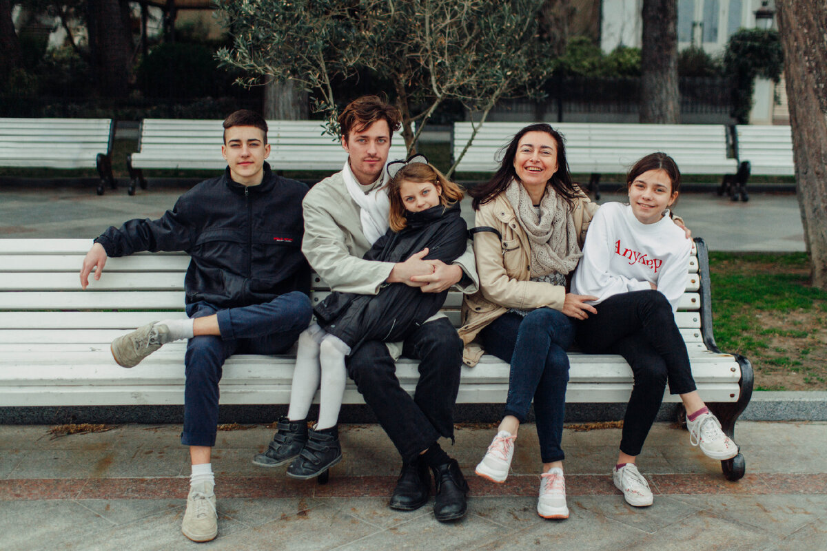 А это февраль 2018, здесь уже две младшие школьницы и два студента. Число учащихся уменьшилось)