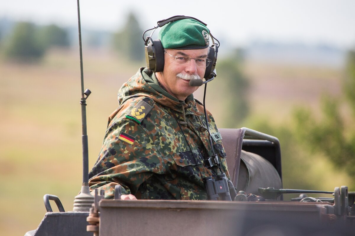 Унтер генерал Иорг Фоллмер будет лично следить за проектом по изучению традиций армии.