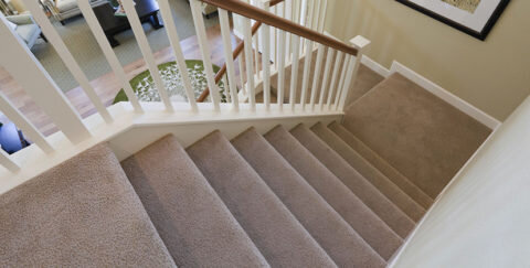  Внешний вид лестницы с ковролином