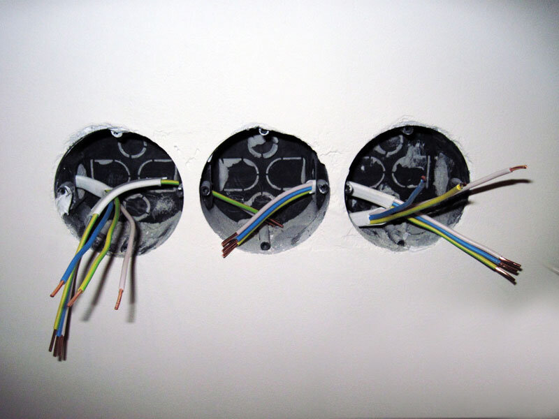  Устанавливаем розетки правильно