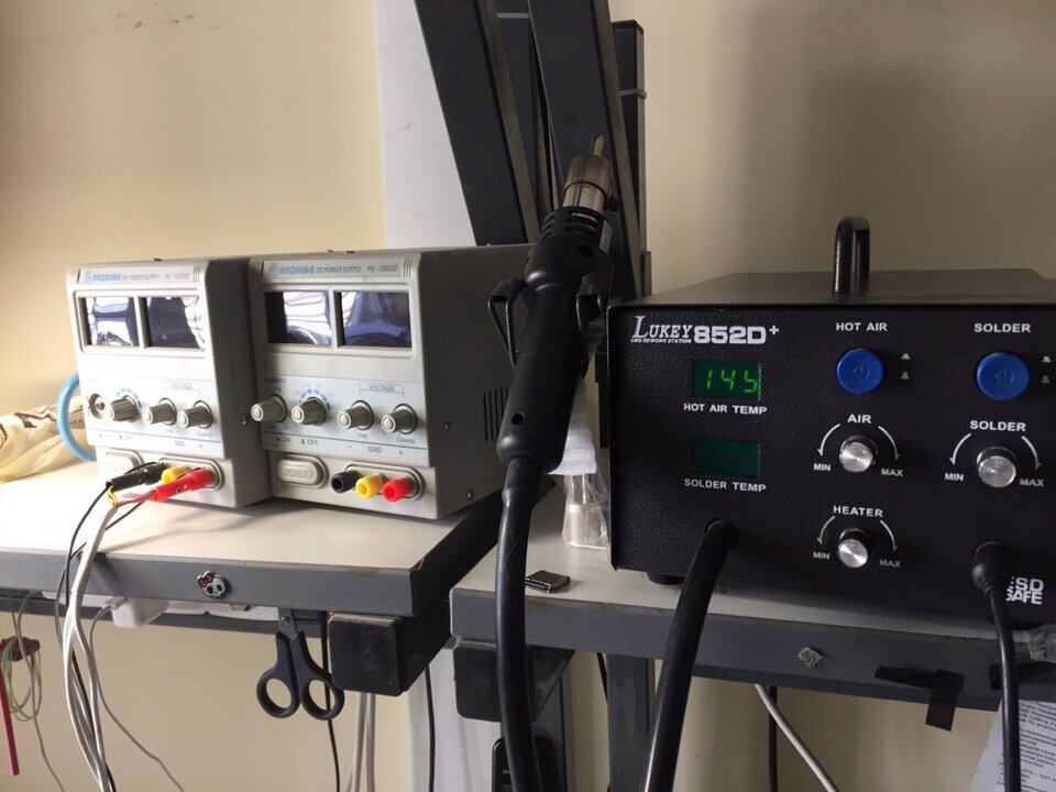 паяльная станция, лабораторный блок питания 