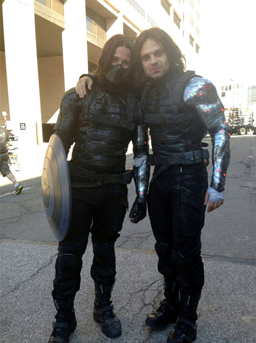 Себастьян Стэн, исполнивший роль Зимнего Солдата, вместе со своим дублером Дэймсом Янгом