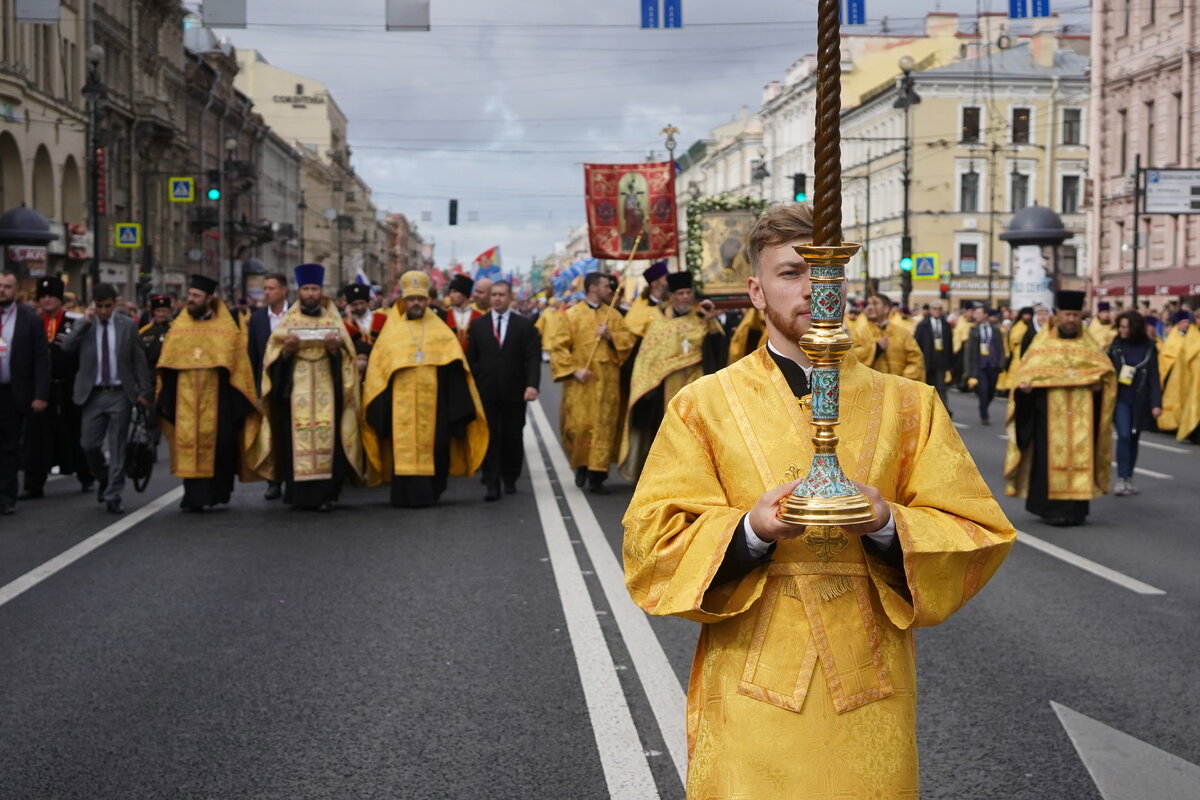 Крестный ход в питере. Крестный ход митрополит.