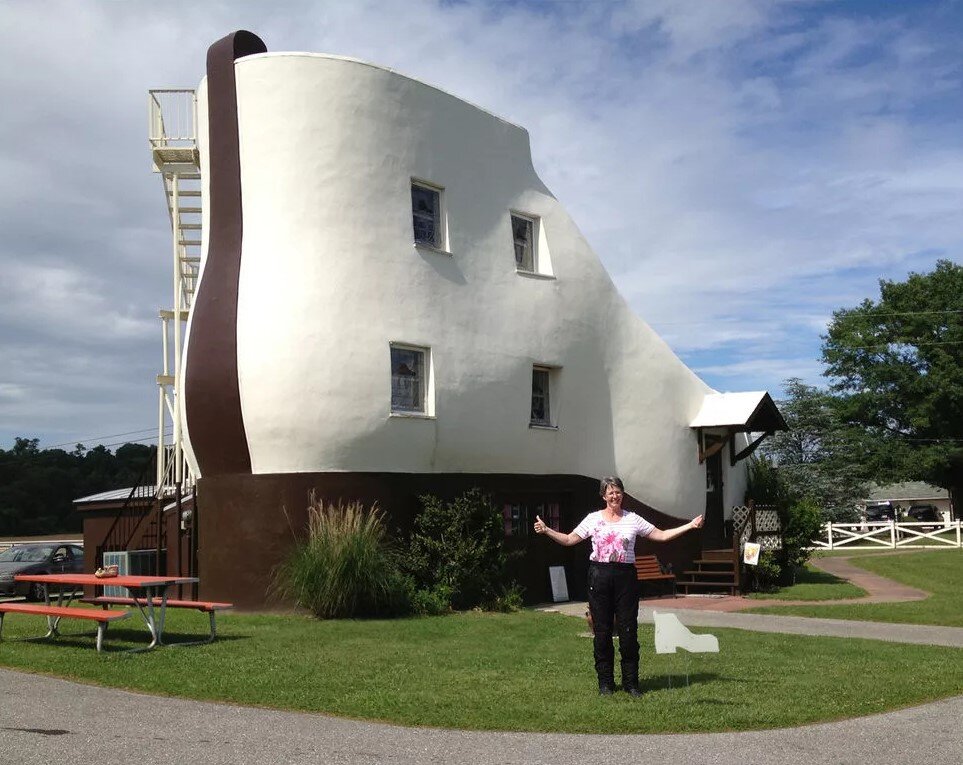 Дом-ботинок пенсильвания сша. Дом-башмак (shoe house). Дом-ботинок пенсильвания сша. Дом ботинок в пенсильвании. Дом башмак в пенсильвании.