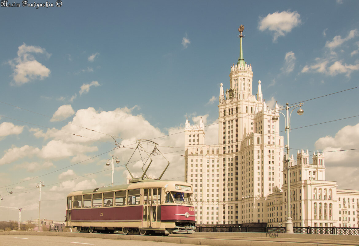 Музейный трамвай Tatra T2SU в Москве, Большой Устьинский мост. Фотограф: Максим Фандюшин