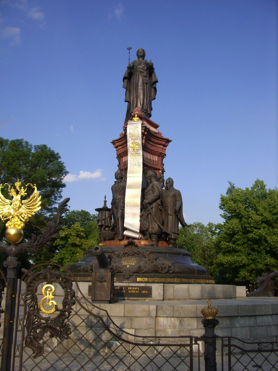 Колокол в Краснодаре памятник на красной