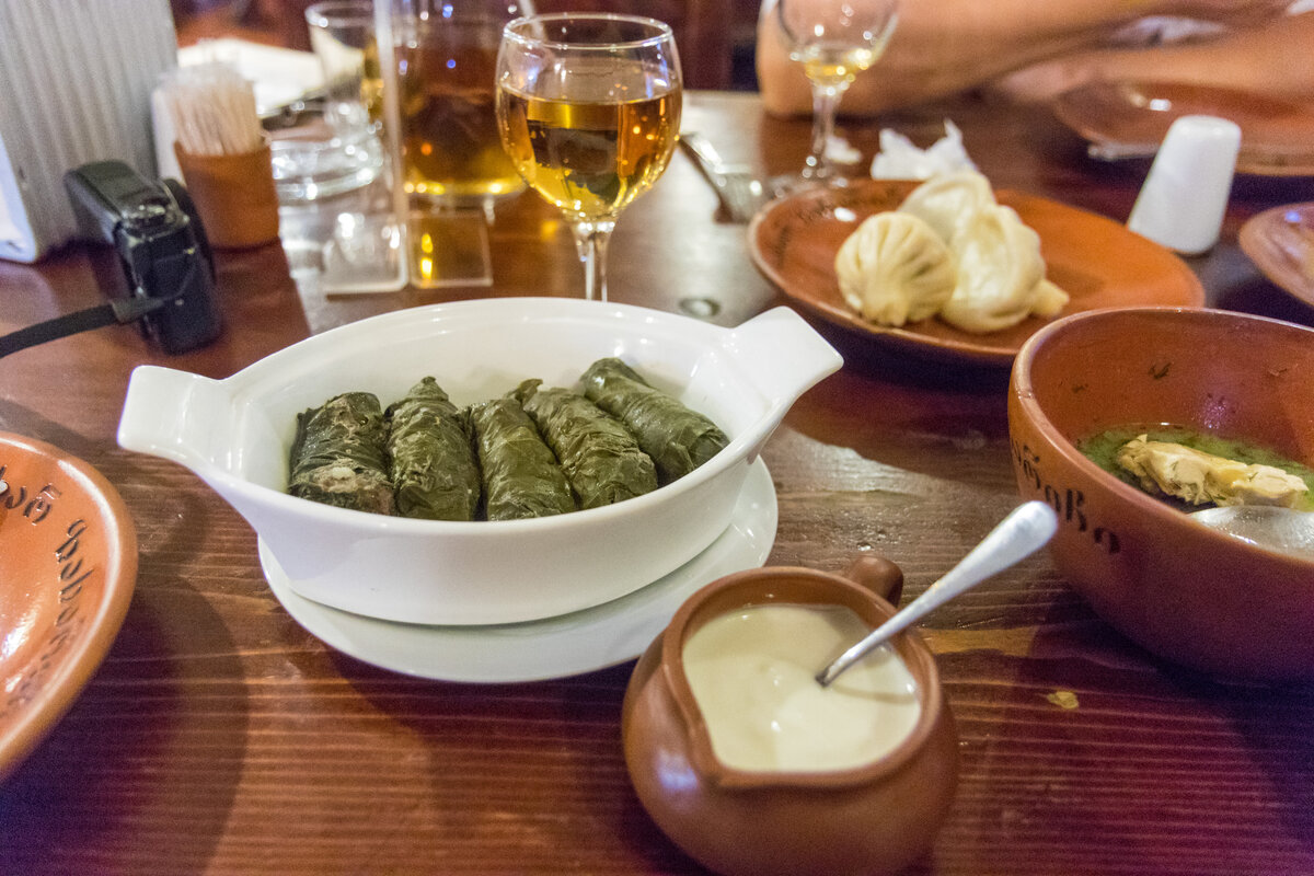 Толма в ресторане "Захар Захарыч" в Тбилиси. Грузия.