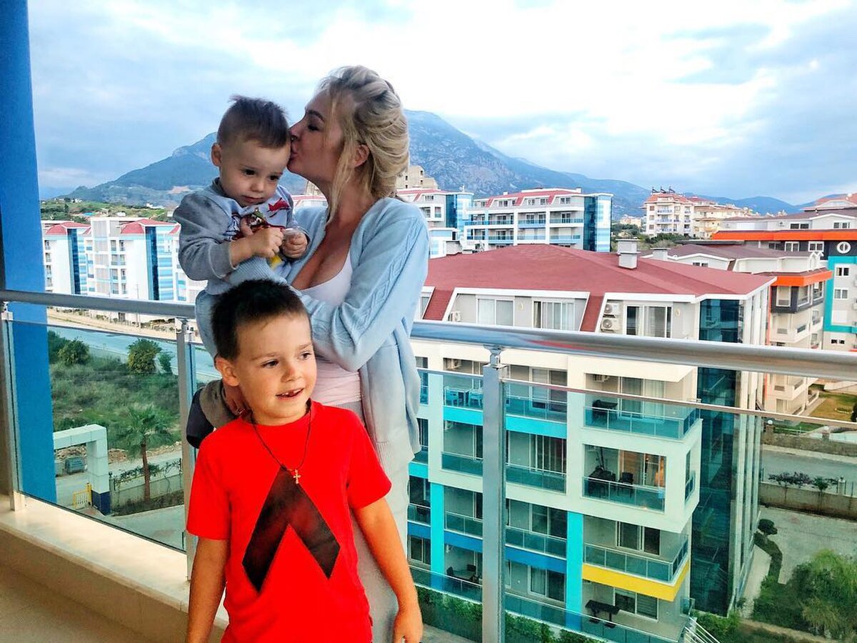 дарья пынзарь дети. дарья пынзарь и ее семья. где живут пынзари сейчас. даша пынзарь в турции дарья. пынзари сейчас.