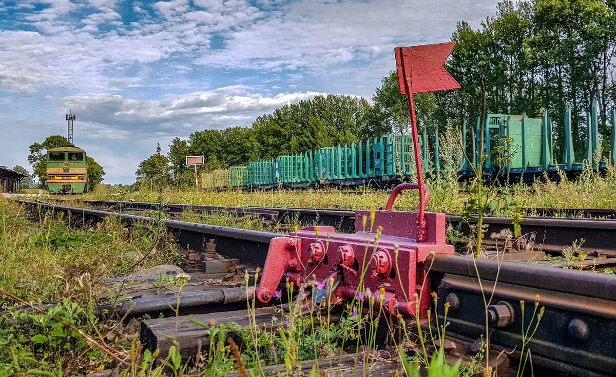 "Рельсы на замке". Колесосбрасывающий башмак - устройство для предотвращения несанкционированного ухода подвижного состава. Фото: Алексей Алексеев