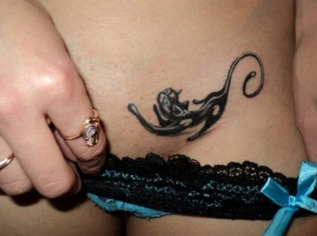 Татуировки в зоне бикини у девушек: все, что нужно знать