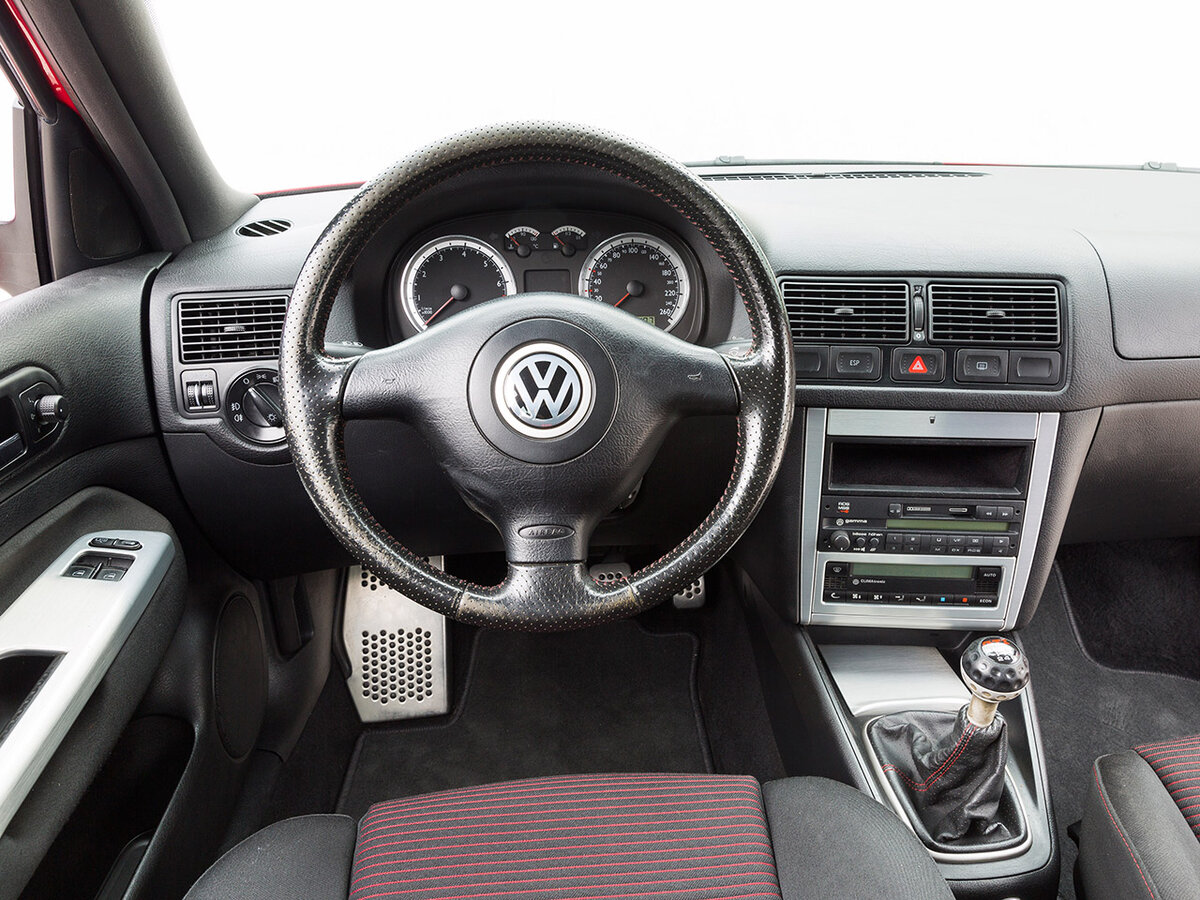 Volkswagen Golf 4 GTI салон