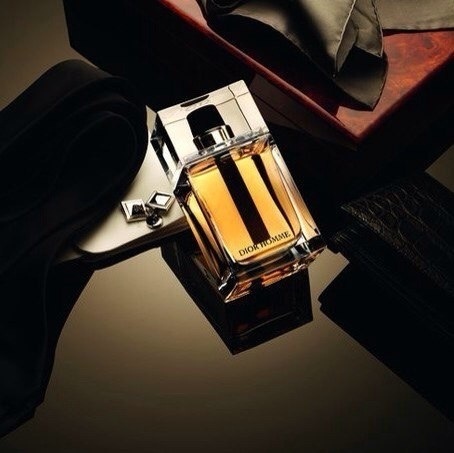 6 отличных мужских ароматов. 

1. Парфюмированная вода Bleu De Chanel 
2. Gentlemen Only Intense, Givenchy 
3. L’Homme Ideal, Guerlain 
4. Colonia Leather Eau de Cologne Concentrée, Acqua di Parma 
5.Dior Homme Parfum, Dior 
6. Kenzo Homme Sport Extreme, Kenzo