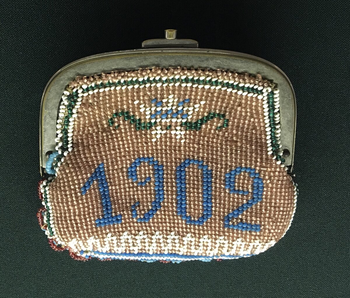 Деньги любят жить в кошельке. 