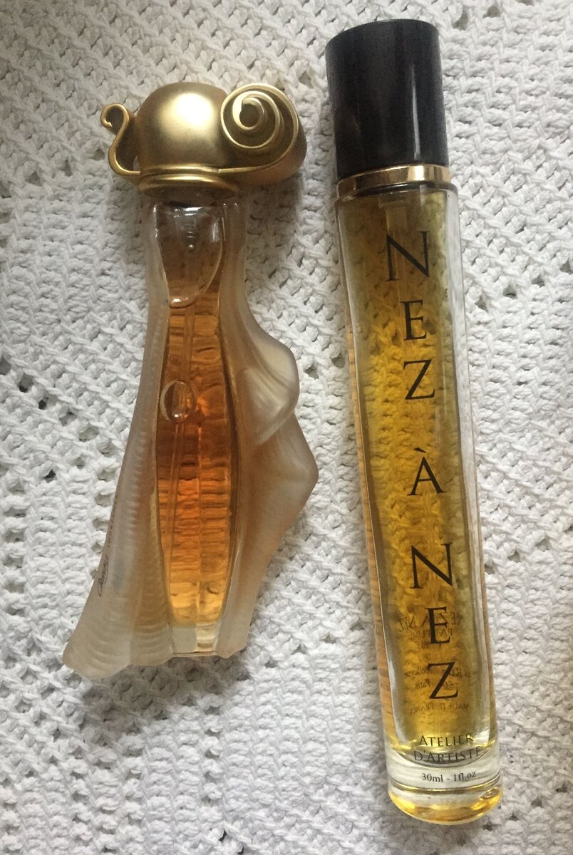 На фото ароматы из коллекции "Парфюм дня": Givenchy Indecence, Nez a Nez Atelier D`Artiste
