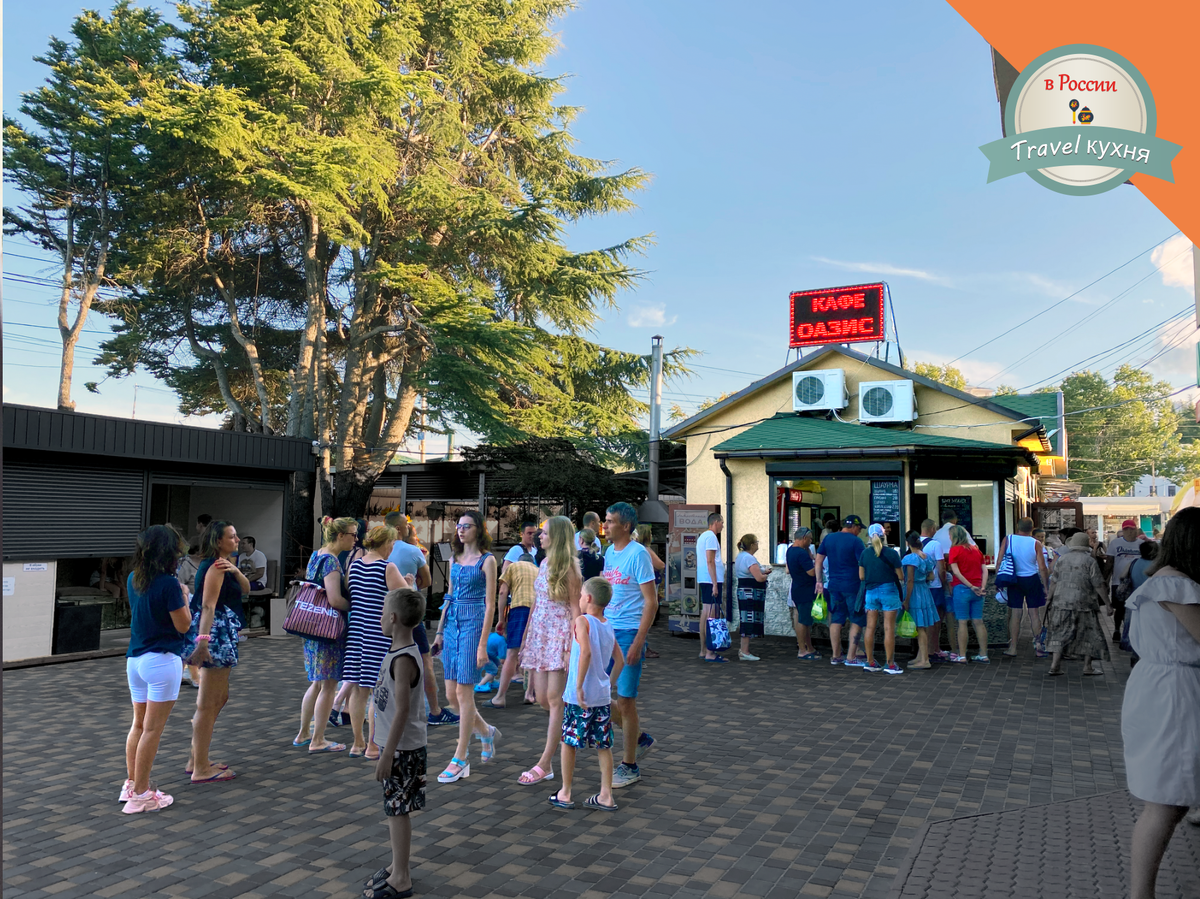 Очередь за шаурмой в г.Алушта