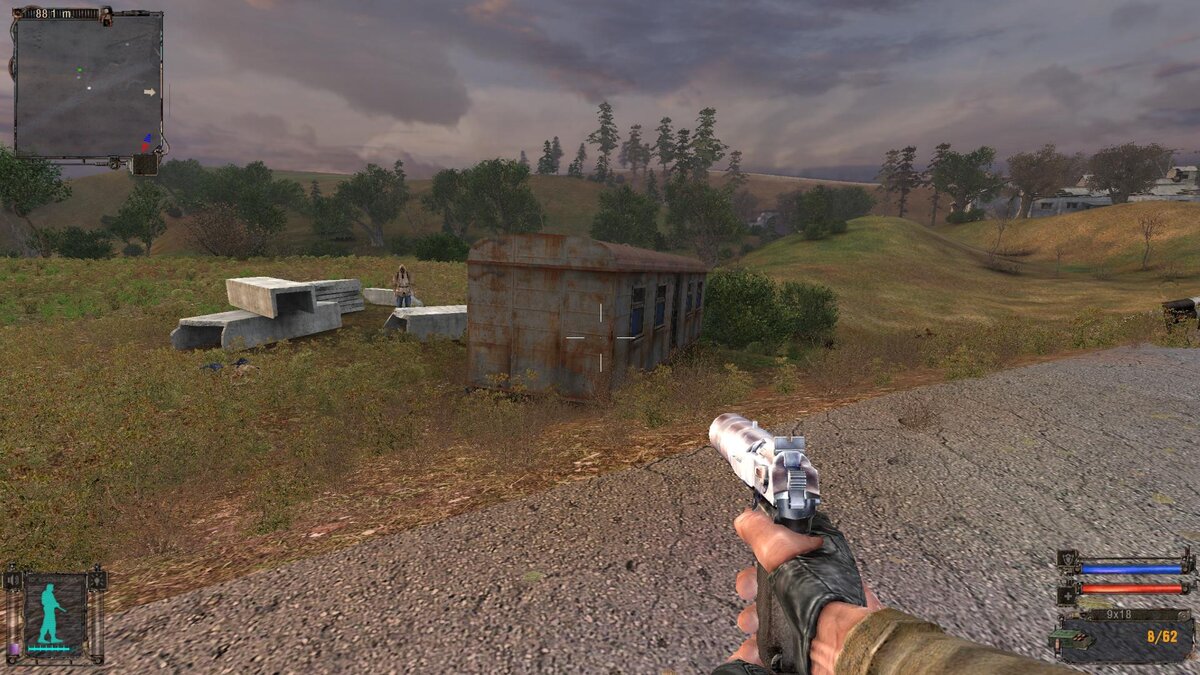 Пожалуй, самый известный тайник на Кордоне. Тут лежит ПБ-1С, а также немного патронов к нему, бинты, аптечки.