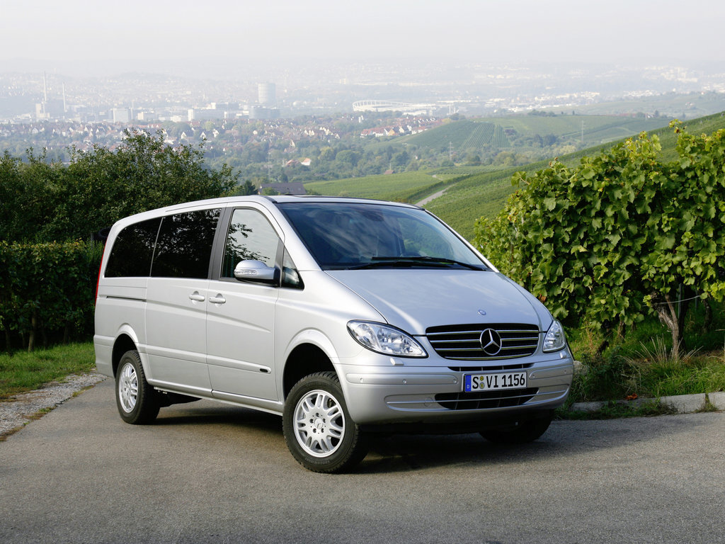 Минивэн в городе. Mercedes-Benz Viano CDI2.2. Мерседес Виано 2004. W639 Mercedes. W639 Viano.