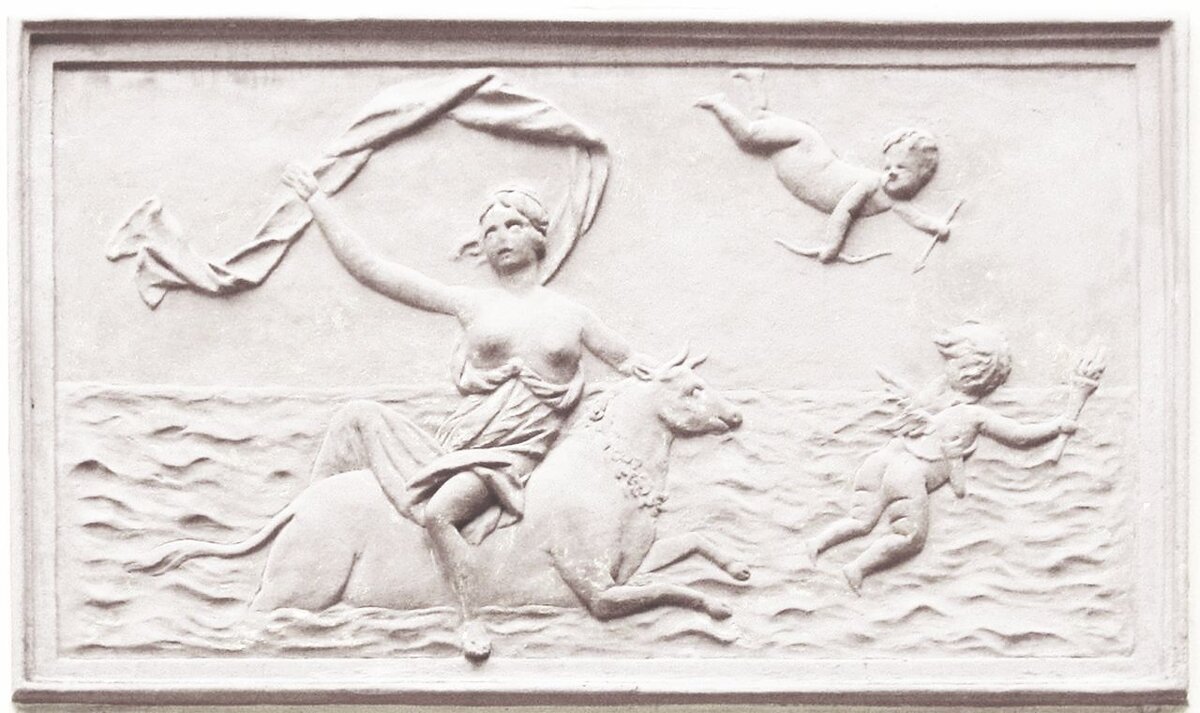 Увы, это не та самая лепнина... Сюжет тот же, но эта украшает Летний Дворец Петра-I