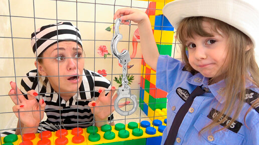 Eva and Mom show for Kids how not to behave - YouTube