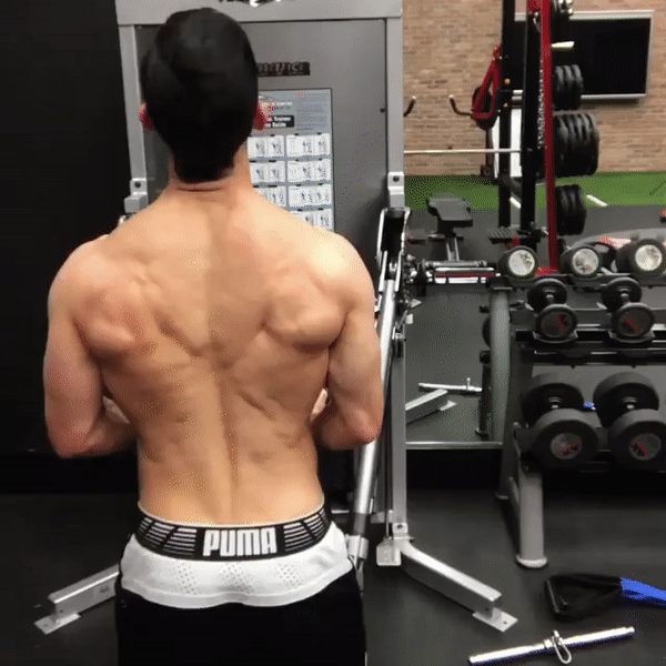 Положение W, на фото Jeff Cavaliere