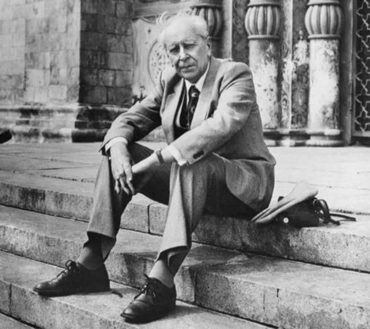 Дмитрий Сергеевич Лихачев 
https://econet.ru/articles/165786-dmitriy-lihachev-intelligentnost-ravna-nravstvennomu-zdorovyu 