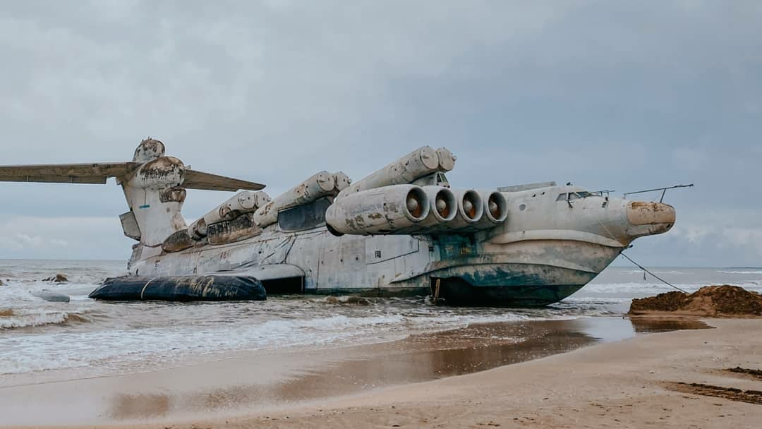 История самолета лунь. Каспийский монстр экраноплан Лунь. Каспийский монстр экраноплан Дербент. Экраноплан Лунь в Дагестане. Дагестан Дербент экраноплан Лунь.