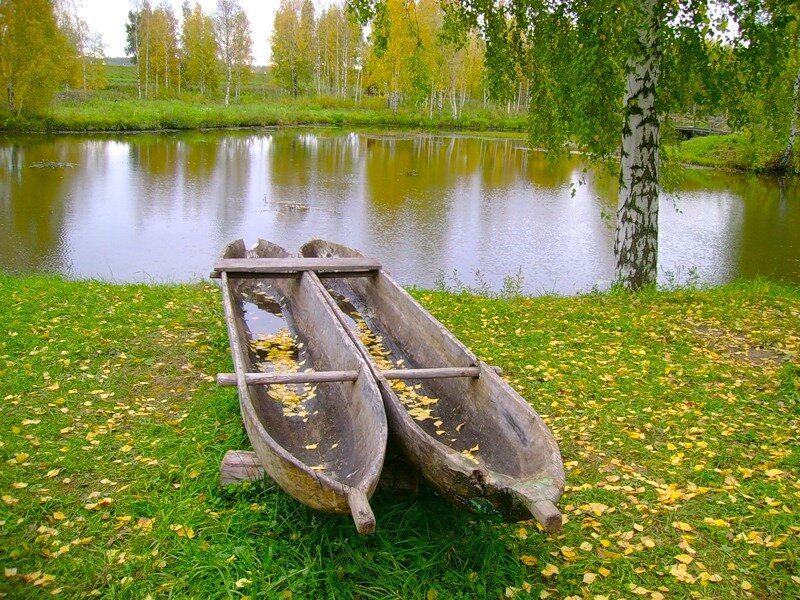 Утлый челнок. Древняя лодка долбленка. Лодка долбленка Вятка. Лодка – долбленка.(челнок. Лодка однодеревка