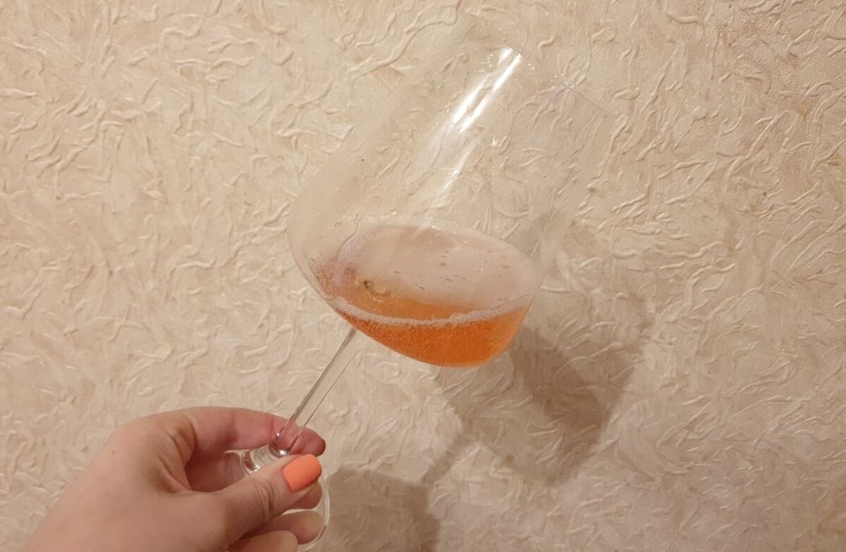 Легкая газация в вине Винью Верде