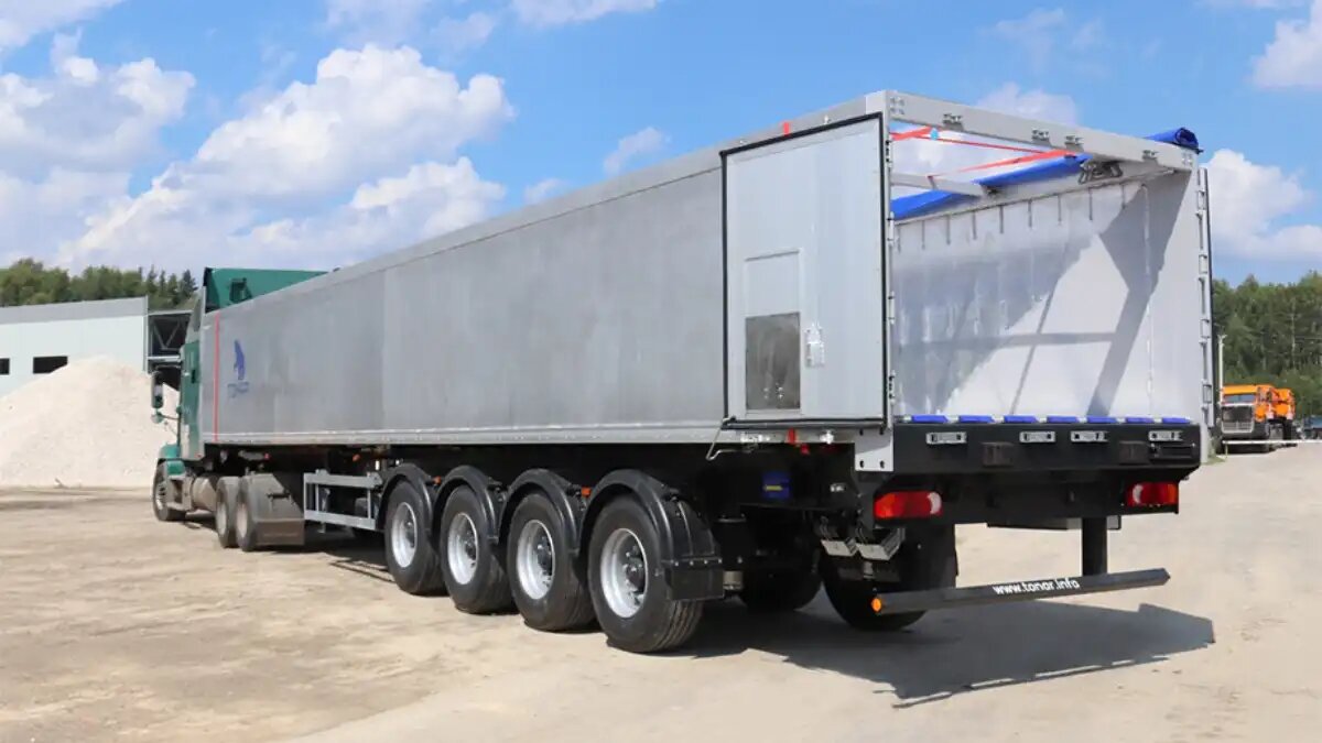 Фото: tonar.info
ТОНАР представил полуприцеп SDP4-55 со сдвижным полом