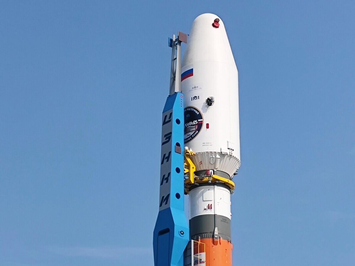    Установка ракеты "Союз-2.1б" с автоматической станцией "Луна-25" на стартовый комплекс космодрома Восточный© РИА Новости / Пресс-служба Роскосмоса / РКК «Энергия»