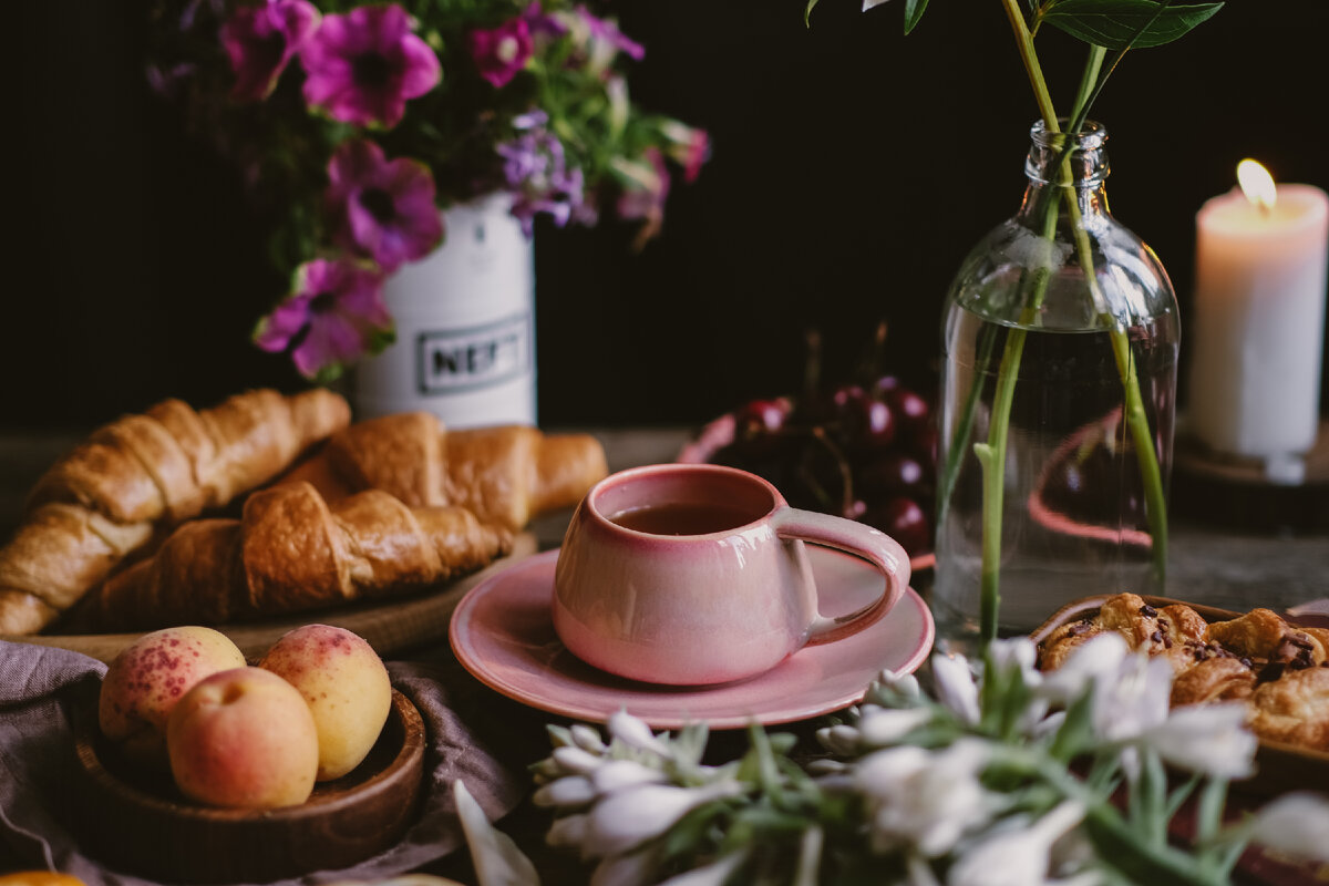 На фото серия "Рассвет над Имладрис" Мастерской дизайнерской посуды "VELES"