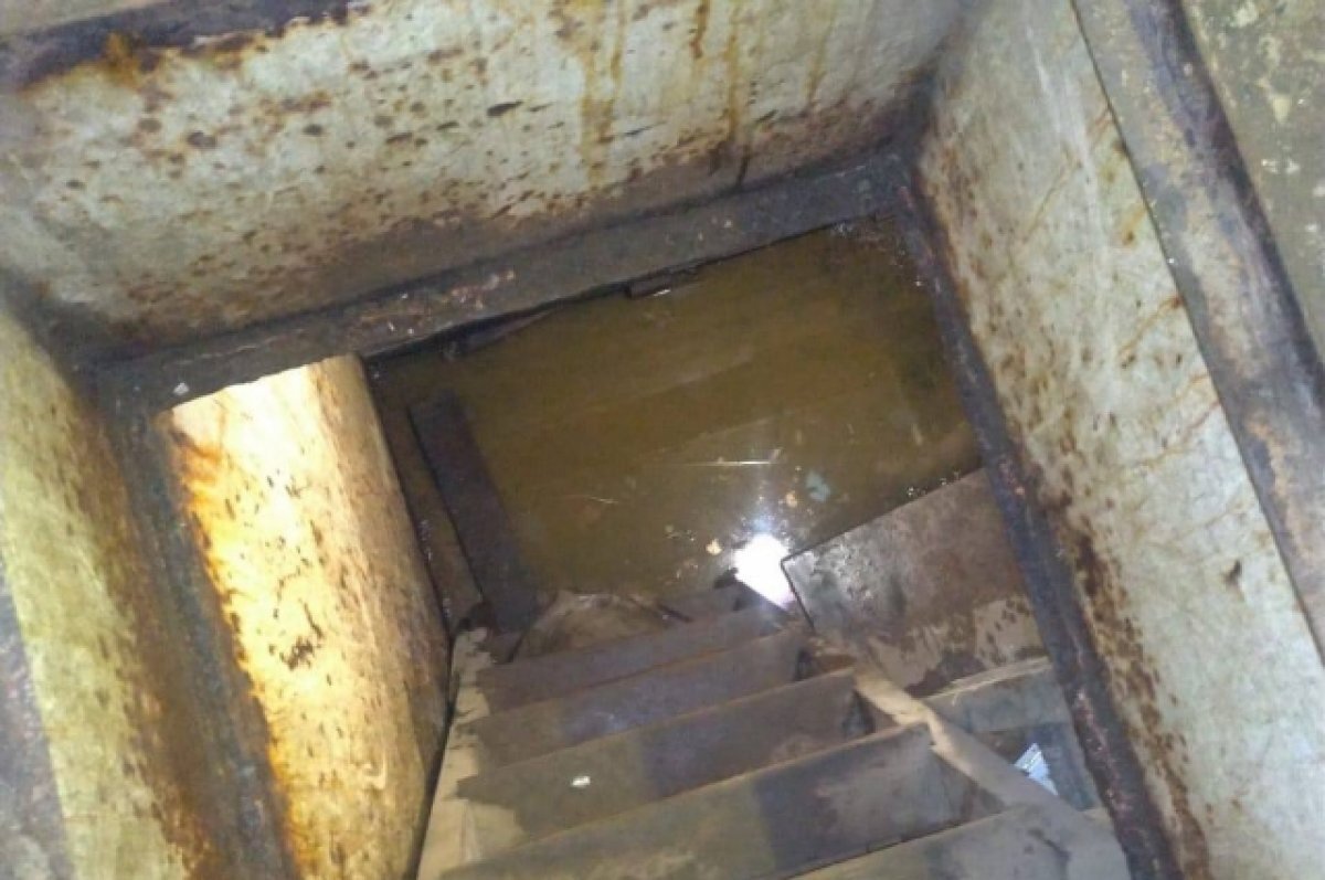    В СК показали гараж, в котором нашли тела двух мужчин во Владивостоке