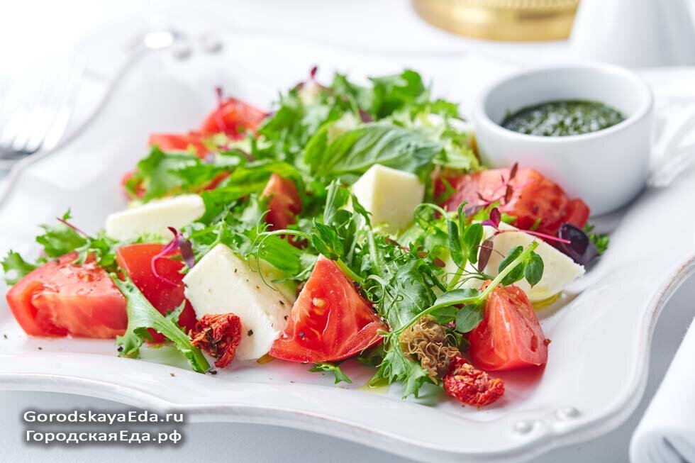 Рецепт: Салата с моцареллой и помидорами - Из овощей, грибов - Салаты - Готовить легко!