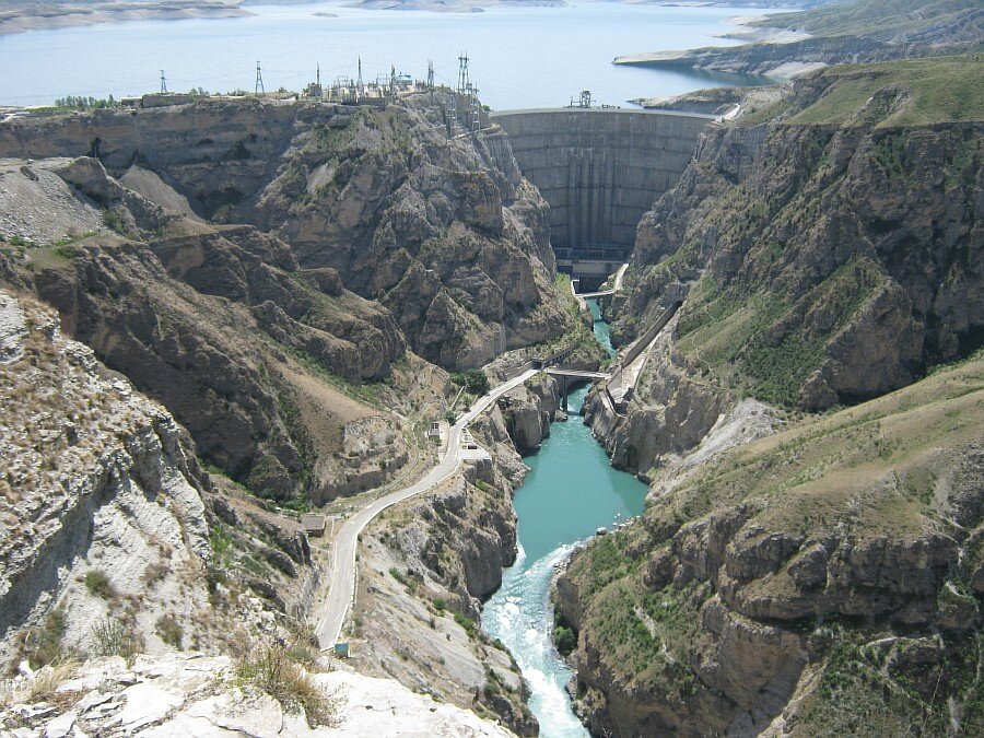 Сулакский каньон водохранилище. Сулакский ГЭС В Дагестане. Дагестан ГЭС Сулакский каньон. Чиркейская ГЭС Сулакский каньон. Сулакский каньон гидроэлектростанция.