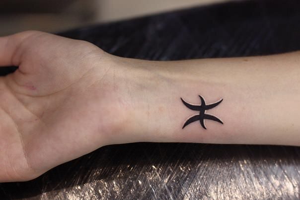 Татуировка знак зодиака рыбы | Татуировка знак зодиака рыбы.… | Flickr