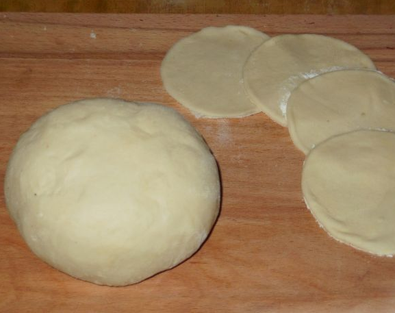 Тесто для пельменей рецепт на кипятке с фото пошагово