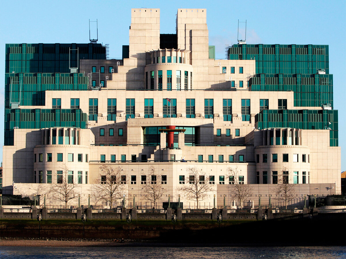 Здание MI6 в Воксхолле на берегу Темзы, где highly likely готовилась спецоперация по покушению на Скрипалей. 