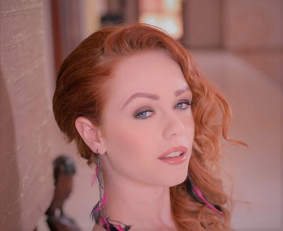 Ella Hughes 2017.