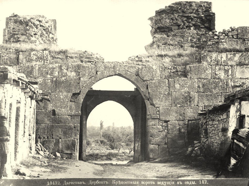 Ворота Дубары-капы, вид изнутри города.

