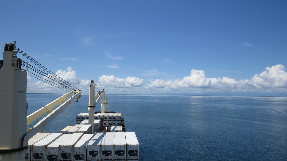 Полный штиль. Лето, середина дня.